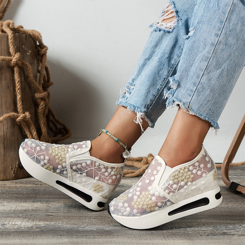 Casual mesh shoes for women with a breathable, thick sole