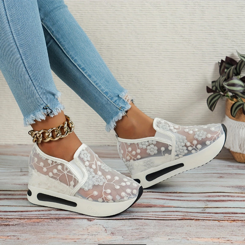 Casual mesh shoes for women with a breathable, thick sole