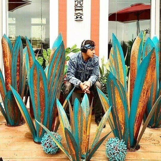 🎄-Waterproof Solar Garden Agave Lamp