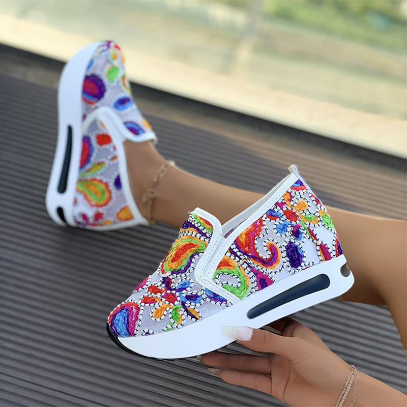 Casual mesh shoes for women with a breathable, thick sole