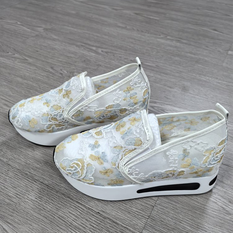 Casual mesh shoes for women with a breathable, thick sole